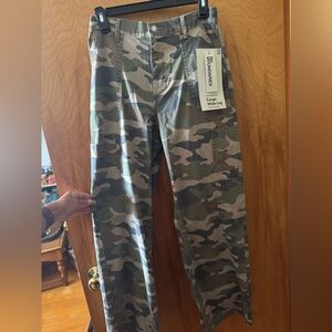 No Boundaries Women's Green Camouflage Wide Leg Cargo Pants